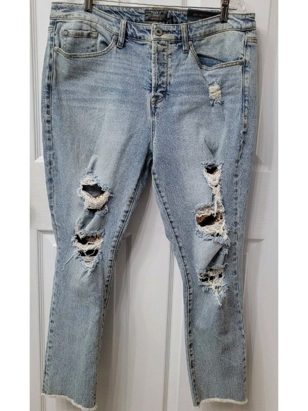 NWT Torrid Jeans Straight Denim High Rise  Size 12R Distressed Sequin Accents